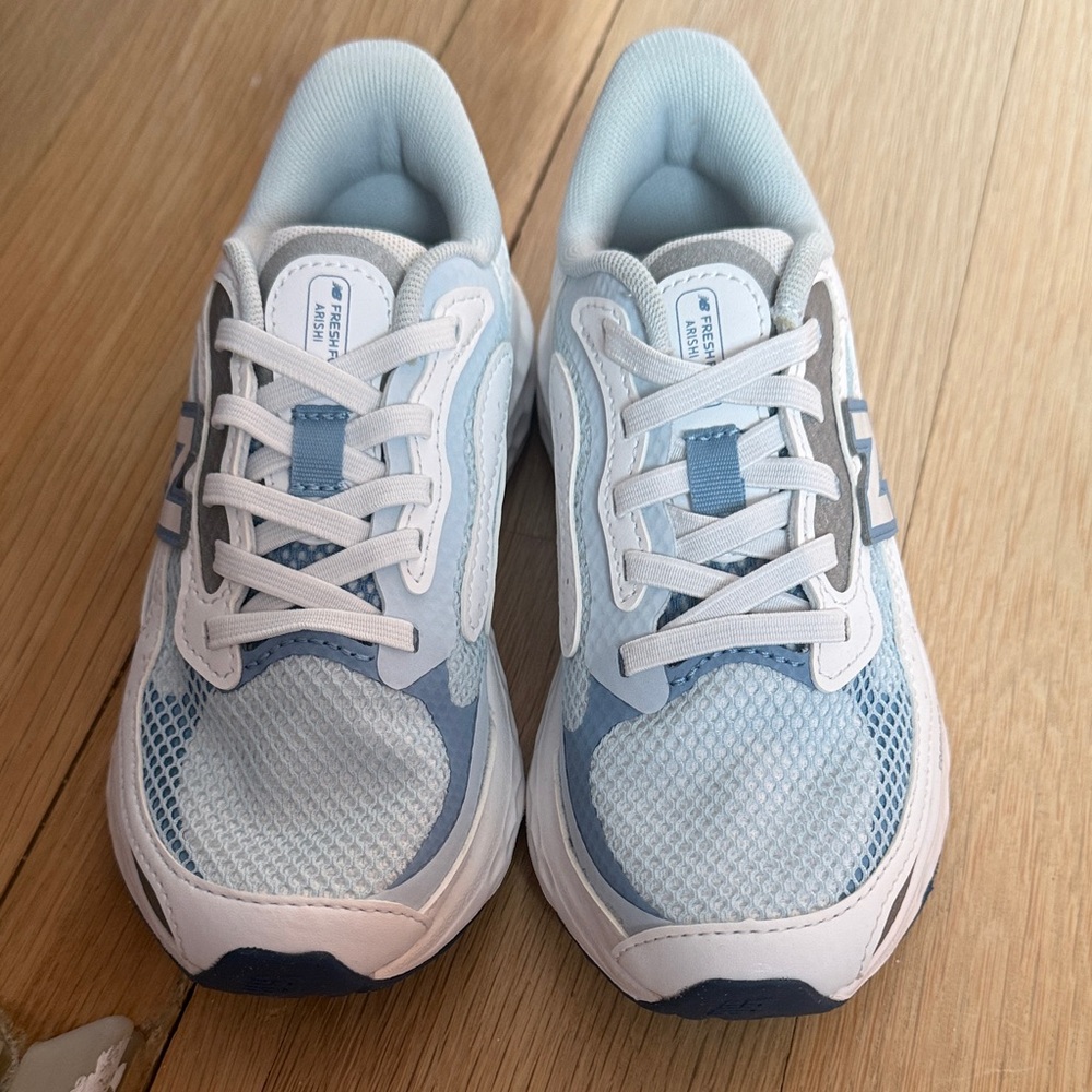 New Balance Arishi Fresh Foam Kids Light Blue and White Sneakers - Never Worn
